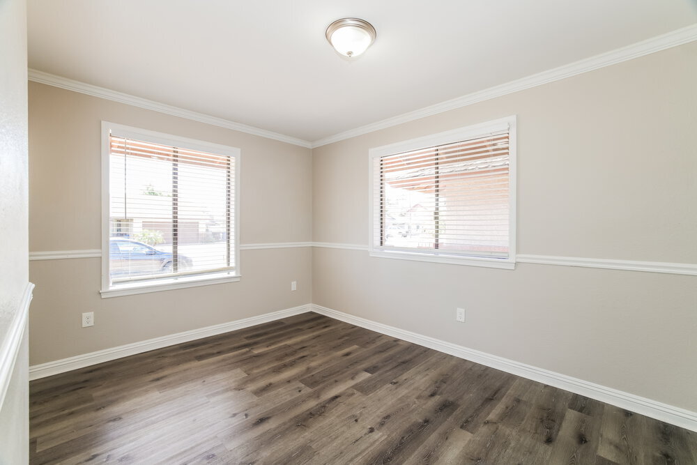 Building Photo - 440 E San Pedro Ave