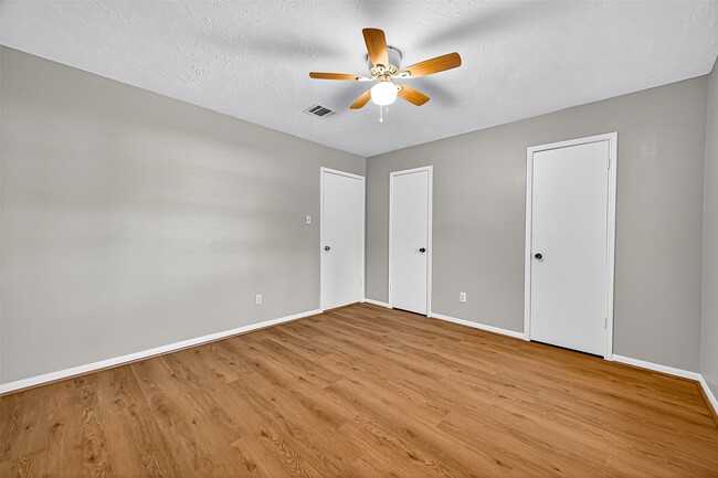 Building Photo - 9602 S Petersham Dr
