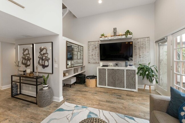 Building Photo - Chalet by the Sea SHORT OR LONG TERM RENTAL