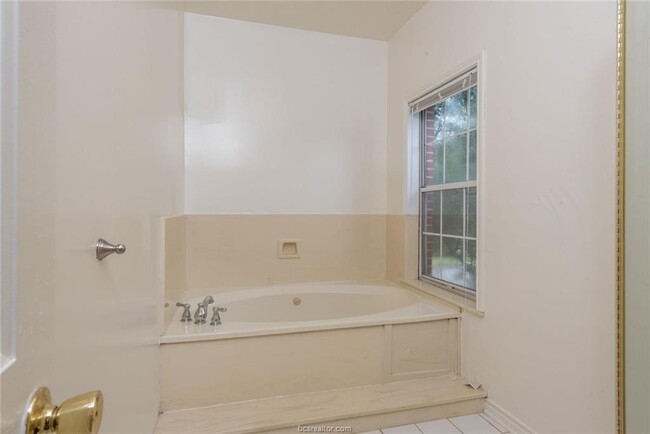 Building Photo - 4400 Carter Creek Pkwy