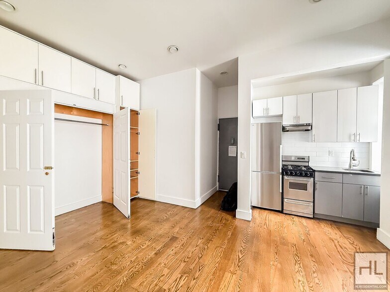 Building Photo - EASTERN PARKWAY / Crown Heights Studio 1-Bath