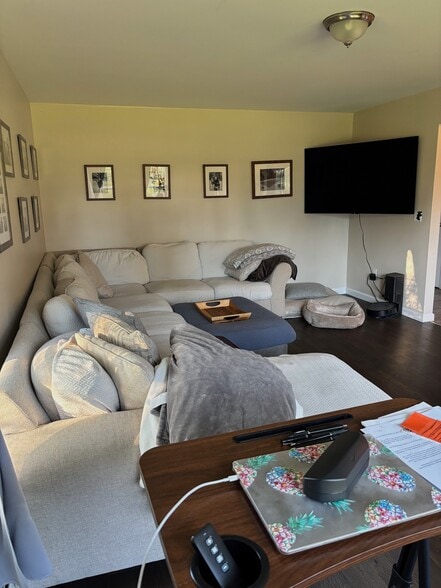 Living Room - 49 Bower St