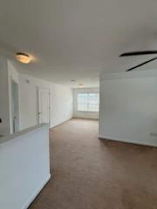 Building Photo - Convenient Southside Bungalo