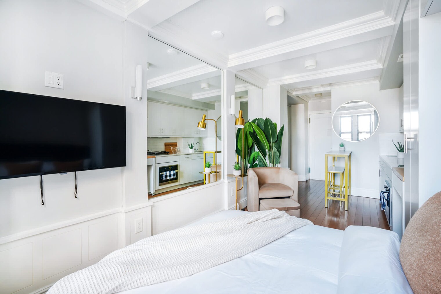 Building Photo - 240 W 73rd St