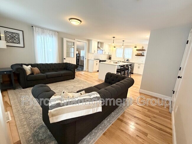 Building Photo - 395 Critchett Rd