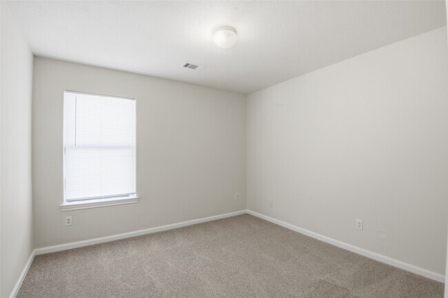 Building Photo - 10241 Azalea Village Dr