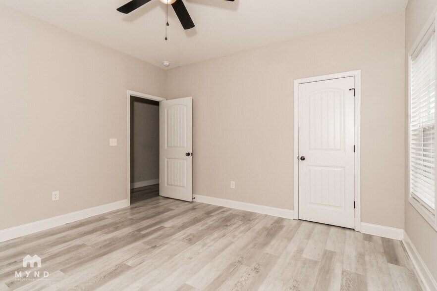 Building Photo - 219 Beau Claire Cir