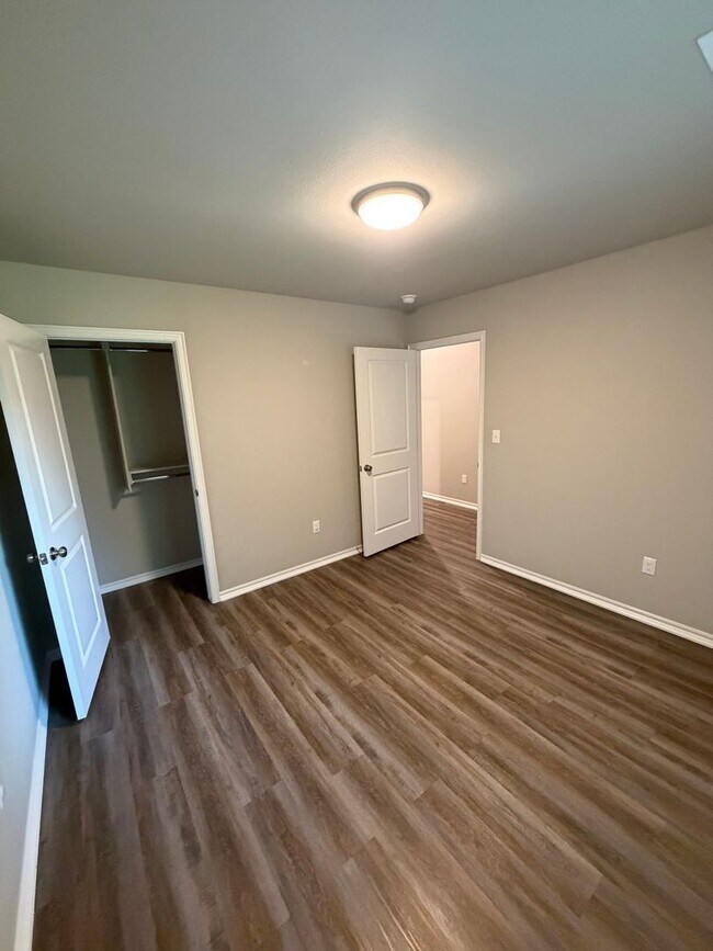 Building Photo - 3 Bed | 2 Bath Luxury Duplex