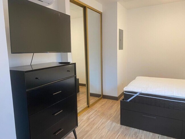 Building Photo - 1445 Revere Ave