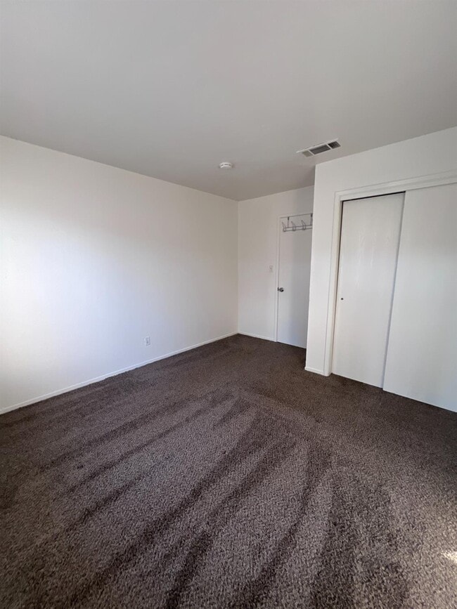 Building Photo - 461 Minnewawa Ave