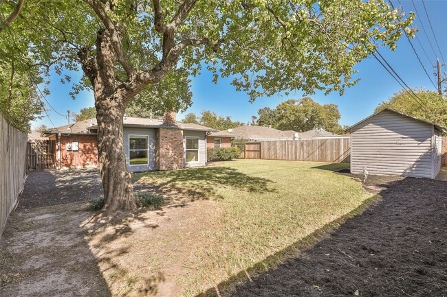 Building Photo - 4613 Libbey Dr