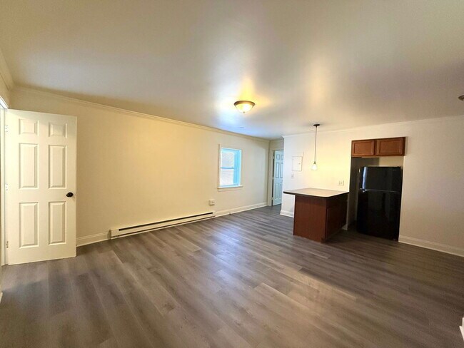 Building Photo - 853 Manor St