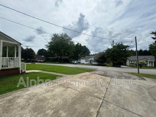 Building Photo - 117 Vanderbilt Cir