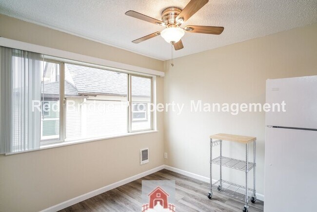 Building Photo - 4314 Southwest View Point Ter