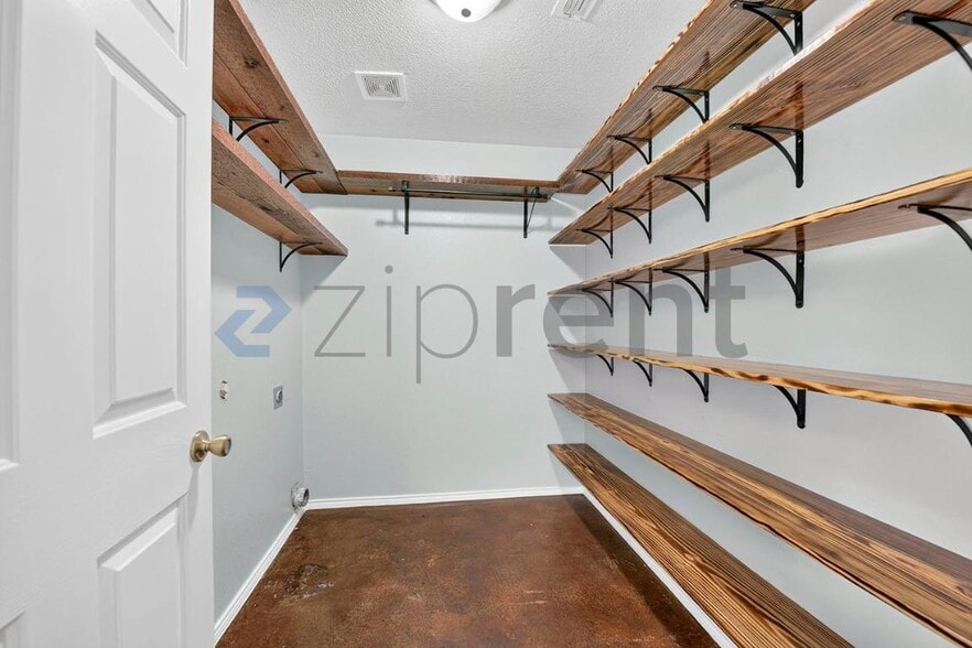 Building Photo - Unit