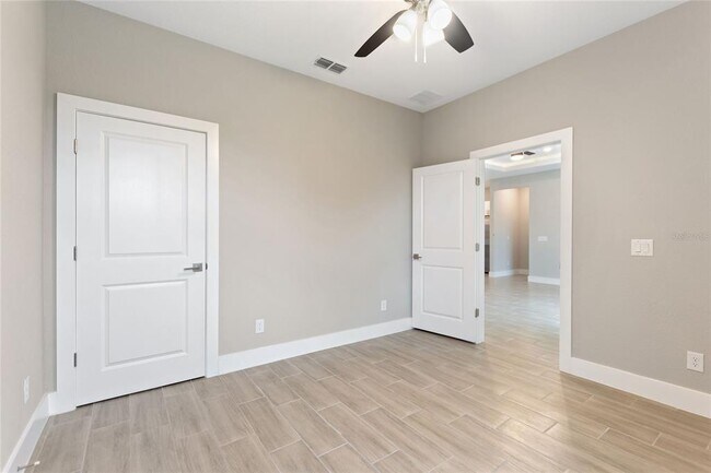 Building Photo - 1057 Sabine Pl