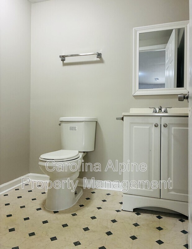 Building Photo - 111 W Robinson St