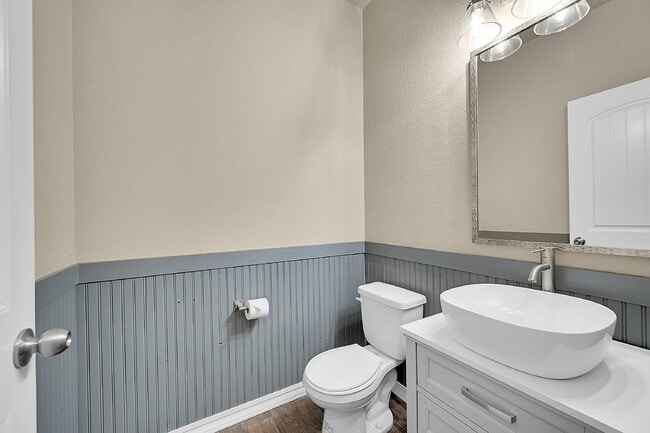 Building Photo - $2,495 - 3-Bed Home with Updated Features ...