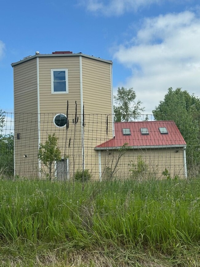 Building Photo - 2 Bed 1 Bath home in the country