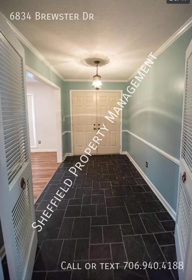 Building Photo - Beautiful home available today!
