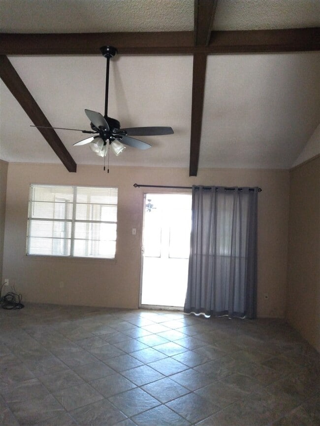 Building Photo - 112 King Charles Pl