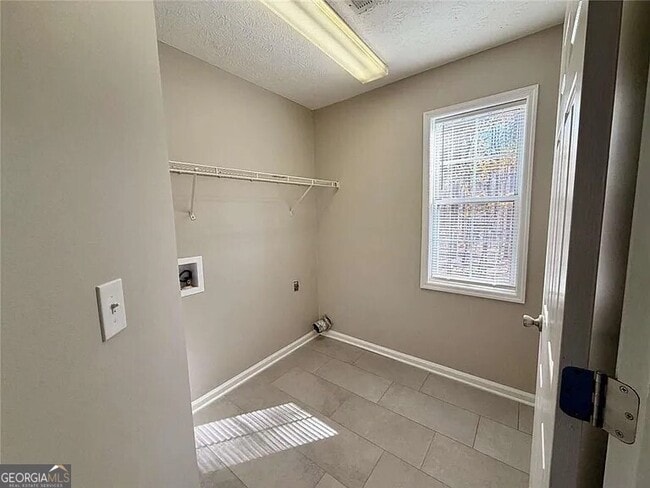 Building Photo - 343 Welton Way