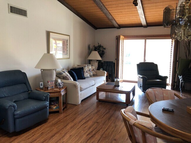 Building Photo - Manor 683 - Seasonal