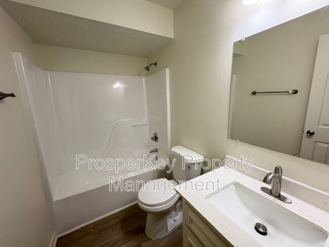 Building Photo - 106 Bonanza Dr