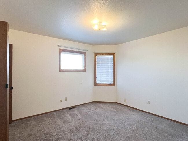 Building Photo - 433 Dailey Ave