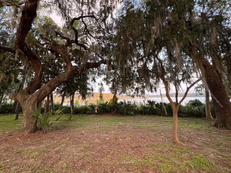 Building Photo - 2756 SW 14th Dr