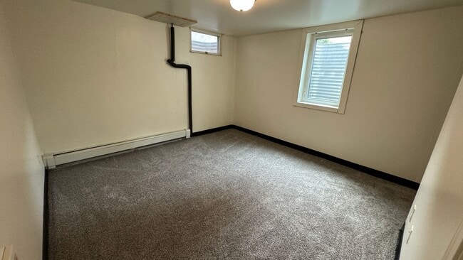 Building Photo - 4 Bed 2 Bath Home - North Fargo