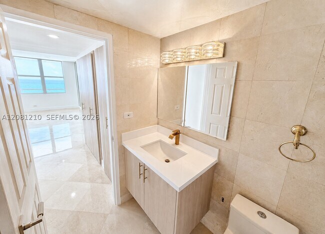 Building Photo - 5601 Collins Ave