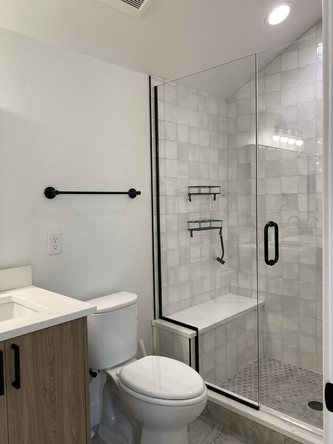 Building Photo - Beautiful, newer (2024) townhome in the de...