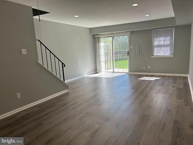 Building Photo - 29 Ramsgate Ct