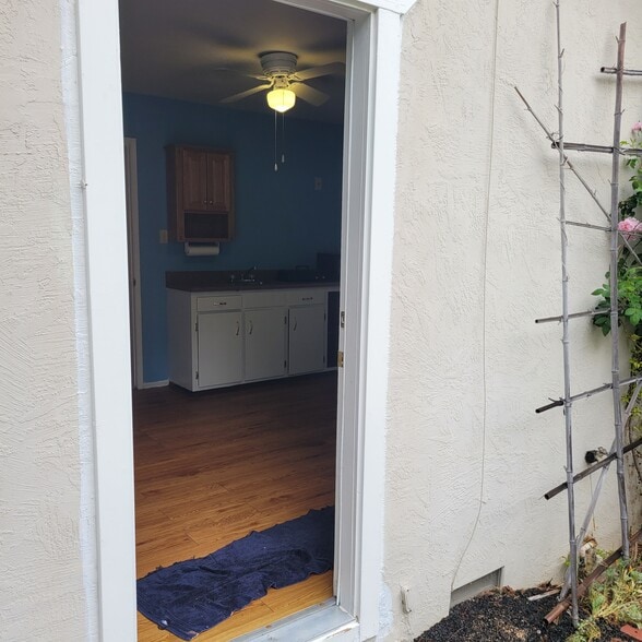 Building Photo - 1726 Crescent Dr