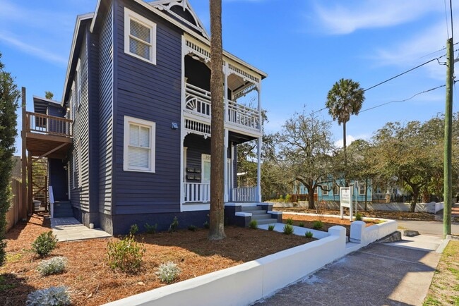 Building Photo - 300 E 3rd St