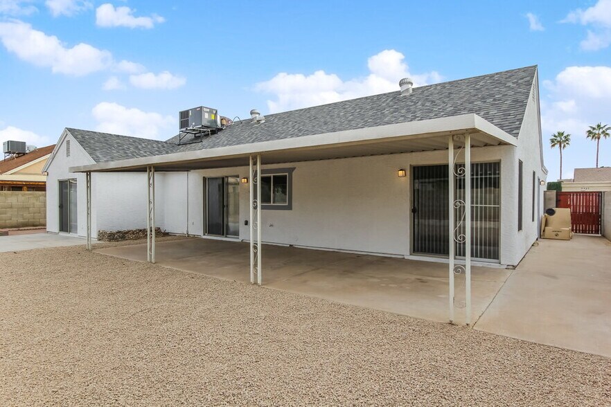 Building Photo - 5526 W Garden Dr