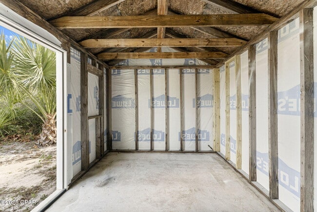 Building Photo - 1020 E 14th Ct