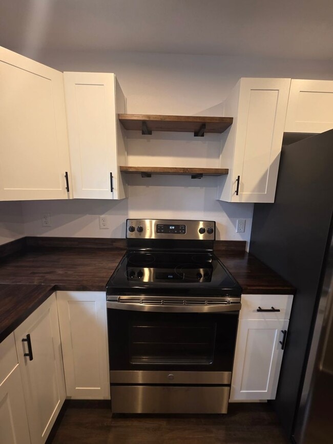 Building Photo - E. 38th Avenue Duplex&#39;s