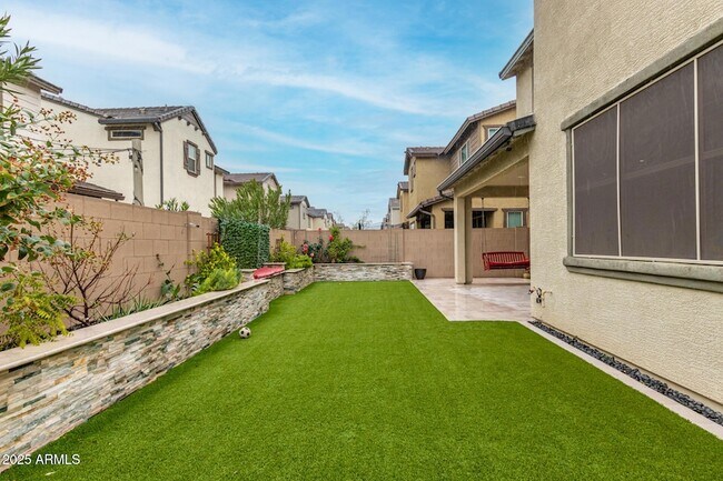 Building Photo - 1171 E Armstrong Wy