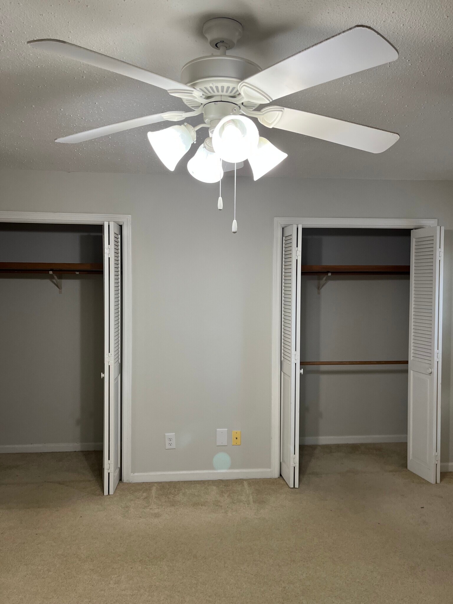 Building Photo - 611 E Mountcastle Dr