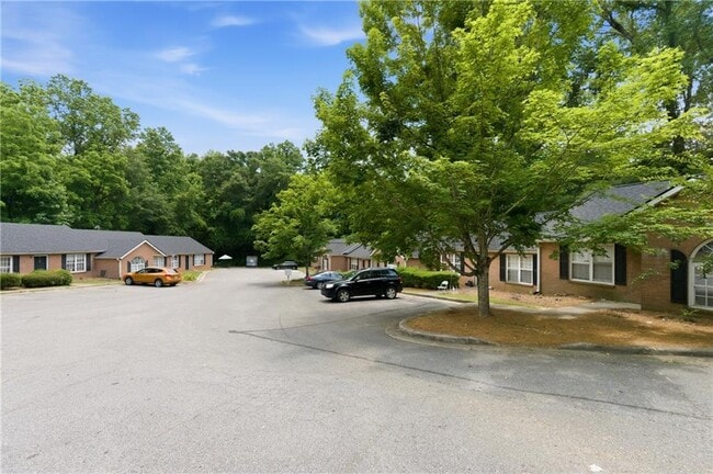 Building Photo - 320 Shoal Creek Rd