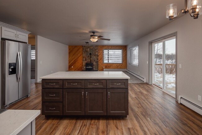 Building Photo - 530 S Lake St