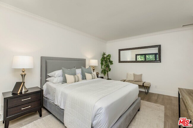 Building Photo - 1805 Coldwater Canyon Dr