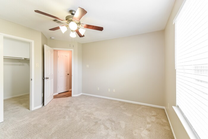 Building Photo - 5047 Gulf Stream Ln