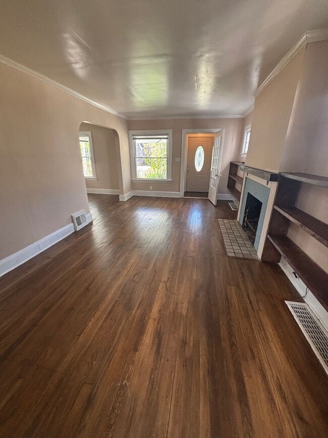 Building Photo - 4bd Single Cleveland Hts Cash Pay