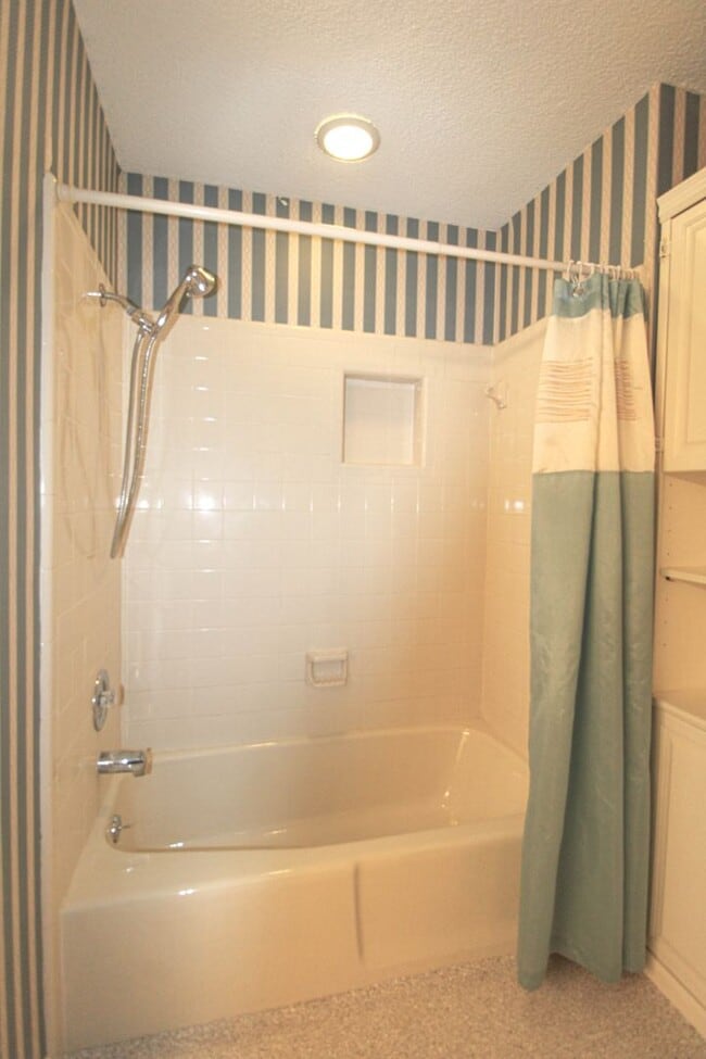 Building Photo - 10323 Quail Meadow St