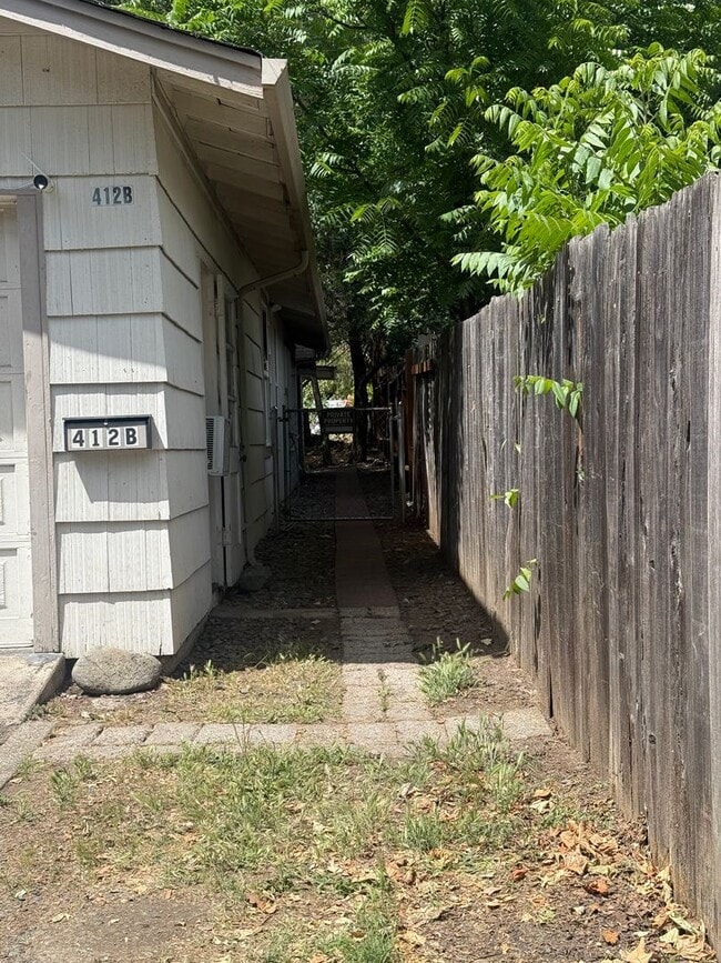 Building Photo - 412 NW Manzanita Ave