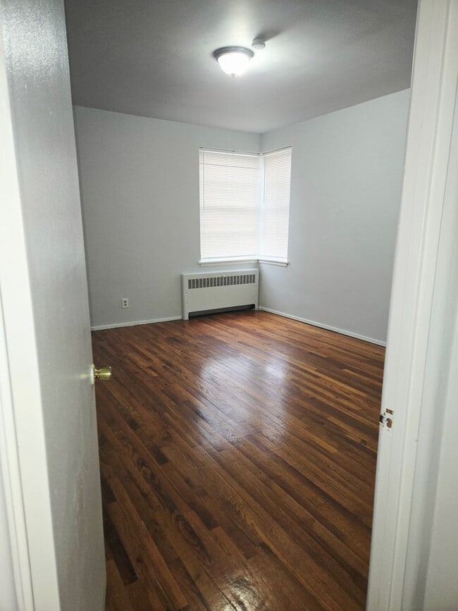 Building Photo - 1 bedroom, 1 bathroom