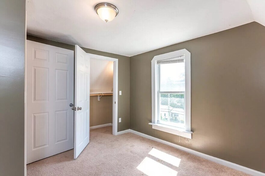 3rd floor private bedroom, potential for in-law apartment. - 554 Lake Ave